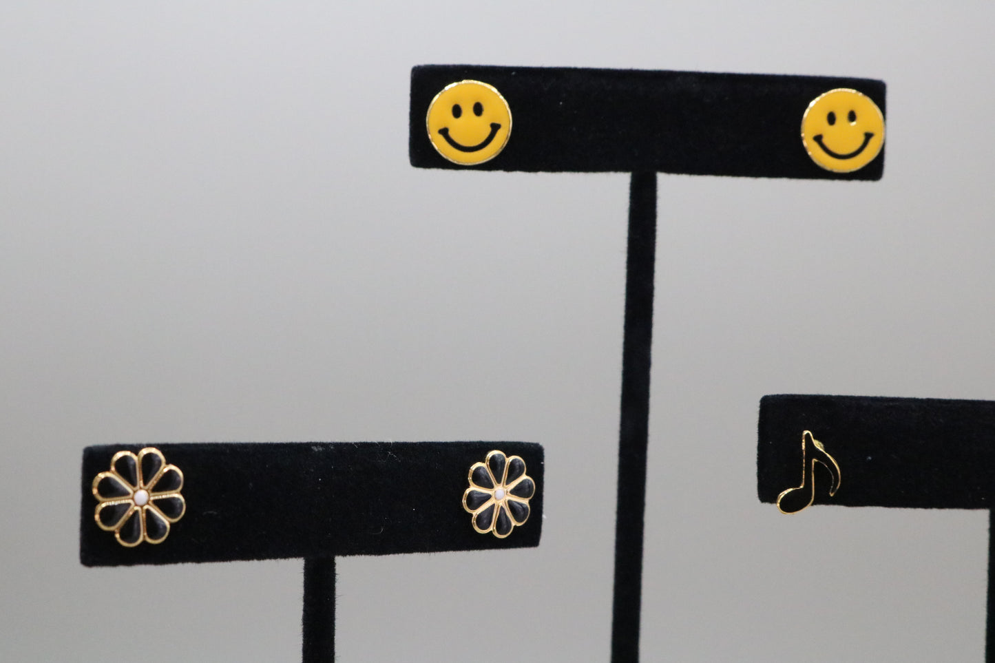 Black Daisy Fashion Earrings Handmade Earrings
