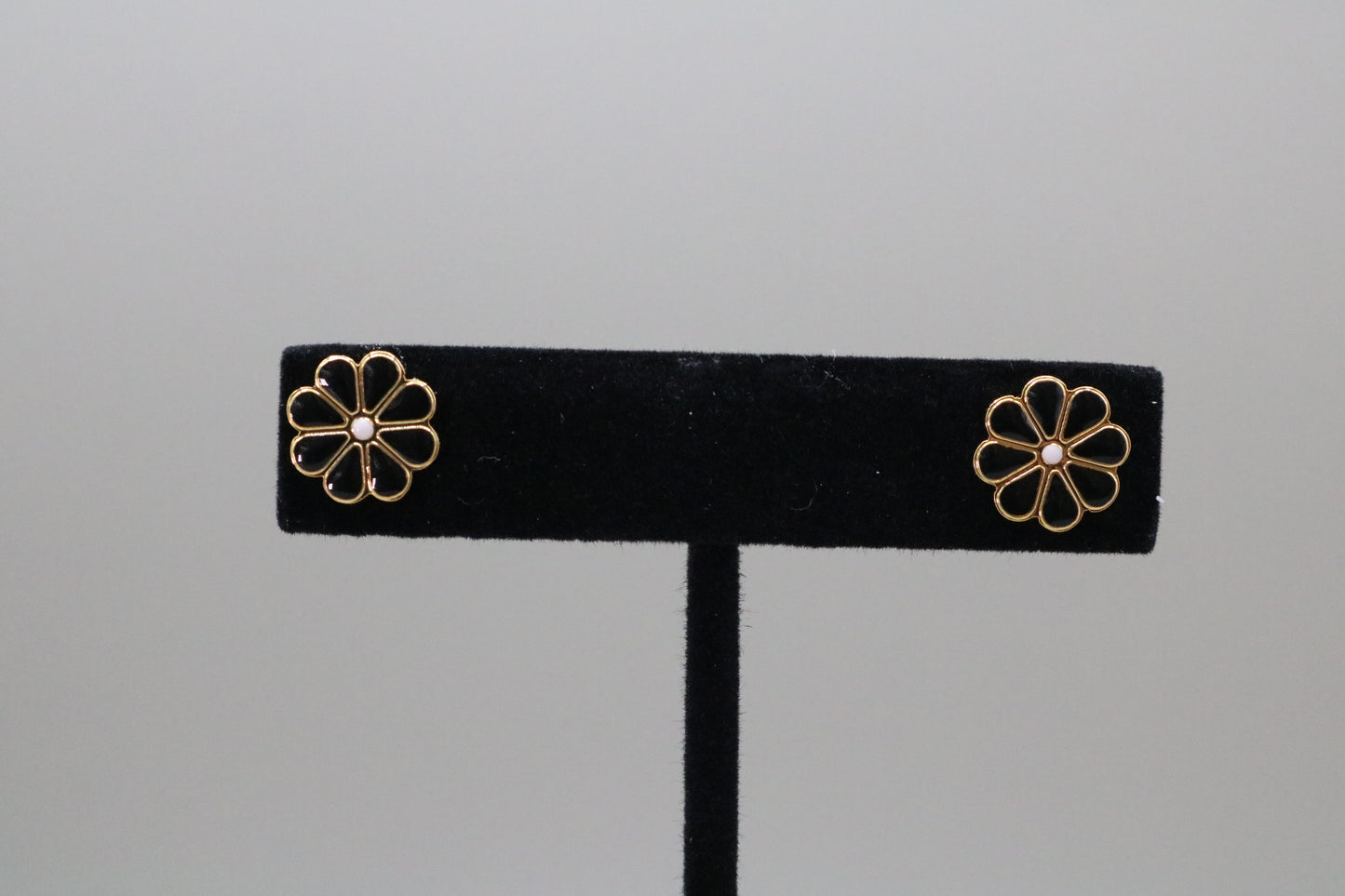 Black Daisy Fashion Earrings Handmade Earrings